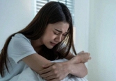 Từ một cô gái năng động đầy sức sống, sau 7 năm làm vợ anh, tôi biến thành người nhút nhát sợ sệt