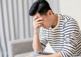 Bàng hoàng khi vô tình trông thấy những vết sẹo trên cổ tay em trai, sau cuộc nói chuyện hỏi han, tôi càng sốc và hoang mang