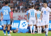 Tiến Linh chấn thương đau đớn, mếu máo như khóc rời sân trong ngày tân HLV Kim Sang-sik dự khán