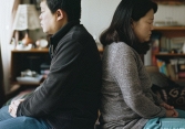 Vội vã kết hôn sau nửa tháng gặp mặt, cô gái hối hận khi phát hiện ra bí mật của chồng: Sự thật đắng đót sau những dòng tin nhắn
