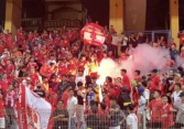 Cực căng tại V.League: CĐV Hải Phòng đốt pháo sáng, la ó xúc phạm trọng tài 