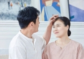 Sau khi nghỉ hưu, tôi nhận được 2 cuộc điện thoại vừa đe dọa, vừa cầu xin làm tôi thấp thỏm: Món quà của chồng khiến tôi thức tỉnh