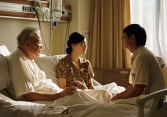 Bố tôi lương hưu 9 triệu/tháng nhưng vẫn không đủ tiêu, đến ngày ông nằm viện chúng tôi “phát điên” khi biết nguyên nhân thực sự