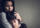 Đang làm thì nhận điện thoại của vợ báo tin sốc óc khiến tôi bủn rủn tay chân: Nguyên nhân từ mảnh giấy chi chít chữ