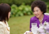 Về nhà bạn trai ăn giỗ, tôi ra sức nấu nướng rửa bát quét dọn, ngờ đâu chỉ một câu của mẹ anh khiến tôi 'rơi xuống đáy vực'