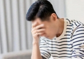 Về quê ăn giỗ, tôi nghẹn đắng nuốt nước mắt 'mất toi' 45 triệu đồng vì một câu khoe khoang của mẹ