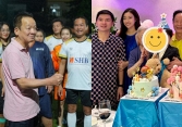 Bầu Hiển 'xả vai' chủ tịch tập đoàn nghìn tỉ, giản dị vào sân đá bóng, làm HLV cho nhân viên nữ 