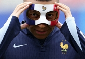 Vì sao Mbappe bị vỡ mũi nhưng vẫn không được đeo mặt nạ có cờ tuyển Pháp ra sân tại Euro 2024?