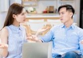 Ngớ người khi biết thân phận chủ nợ của chồng sắp cưới, tôi có ý định khuyên họ xóa nợ nhưng anh lại nằng nặc muốn trả nốt
