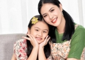 Thấy con gái làm một hành động lúc 4h sáng, Vân Trang liền khoe trên trang cá nhân, ai nấy vào xin bí quyết dạy con khéo