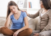 Trước ngày thi, con than phiền đầu óc trống rỗng, sợ hãi không làm được bài, câu đáp trả của chồng làm tôi giật mình lo sợ