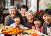 Nhân ngày gia đình, tôi mua bánh kem, thức ăn ngon về nhà với bố mẹ, bố nghẹn ngào nói một câu mà tim tôi thổn thức lẫn chua xót