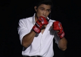 “Độc cô cầu bại” Duy Nhất debut ở Anh Trai Chông Gai, dân tình hoang mang: Hát vì anh thương em tại sao anh lại đeo găng đấm?