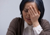 Chỉ vì một quả trứng luộc mà bà nội nhốt cháu gái ngoài cửa, để rồi bị chính đứa cháu trai mình yêu thương tạt cho gáo nước lạnh (P2)