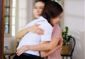 Mâm cơm ở cữ của em gái bị chia thành 2 phần trái ngược, biết lý do mà tôi tức sôi máu, chỉ muốn mắng em quá dại