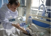 3 người một nhà cùng phát hiện ung thư tuyến tụy, người cha bật khóc: 'Tôi đã xem nhẹ 1 cảm giác của con'