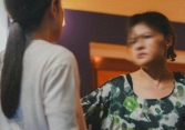 Cứ 9h tối, cô giúp việc lại mang đồ ăn thừa lén lút đi ra ngoài đưa cho người đàn ông lạ mặt: Bí mật khiến tôi ấm lòng