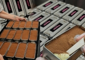 Tiramisu trong hộp thiếc bị “chì chiết”: 'Thay vì sáng tạo, người ta lại muốn giống nhau nhất có thể'