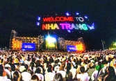 Khai mạc Lễ hội Vịnh Ánh sáng Quốc tế Nha Trang 2024 “Ngân hà rực rỡ”, hàng trăm ngàn người hò reo