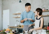 Thấy cô gia sư gội đầu cho con gái, tôi quyết tâm 'cưa đổ' cô ấy thì người vợ bỏ đi biệt tích bất ngờ trở về