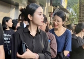 Cô gái Lào vượt hàng trăm cây số lên Hà Nội viếng Tổng Bí thư Nguyễn Phú Trọng: 'Chúng ta là người thân, là hai đất nước anh em'