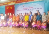 Hội Doanh nhân nữ tỉnh Khánh Hòa trao phương tiện sinh kế và hàng trăm món quà thiết thực cho Phụ nữ khó khăn huyện núi Khánh Vĩnh