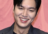 Nhan sắc Lee Min Ho gây sốc