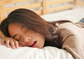 Chảy nước dãi khi ngủ có bình thường không? Nếu chảy theo 4 kiểu này thì gặp bác sĩ nhanh còn kịp