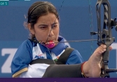 Nữ cung thủ bắn bảy điểm 10 bằng chân tại Paralympic khiến tất cả phải ngả mũ thán phục 