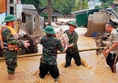 Thủ tướng chỉ đạo khẩn trương cung cấp lương thực, thực phẩm cho người dân vùng bão lũ