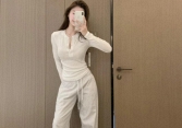 Mẹ ba con Nhật Bản ở tuổi 41 vẫn giữ được vòng eo 56cm nhờ 2 động tác đơn giản đến bất ngờ