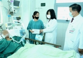 Bé gái 11 tuổi ở Làng Nủ bị lũ quét vùi lấp, sau 2 tuần điều trị vẫn trong tình trạng nặng