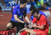 Khoảnh khắc Văn Toàn đau đớn mặt nhăn như sắp khóc vì chấn thương, chưa bao giờ tuyển Việt Nam lại khủng hoảng như thế!