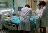 Người đàn ông sốt cao liên tục và hơn nửa lá phổi bị “ăn mất” chỉ vì 1 việc hầu hết chúng ta làm mỗi ngày