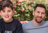 Dàn cầu thủ nhí “tươi hết cỡ” vì được chụp cùng Messi, cậu út 6 tuổi lại có hành động khiến tất cả bật cười