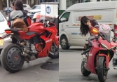 Va chạm xe nhưng ai cũng lo lắng cho tài xế ô tô thay vì cô gái xinh đẹp lái moto, tất cả chỉ bởi một chi tiết