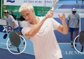 Trai đẹp Pickleball” Marcel Chan thay từ vợt Six Zero đến Joola 3s trong 1 trận đấu cũng không thể giúp đội nhà chiến thắng