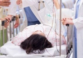 Mắng bạn trai quá hăng, cô gái tuổi 30 lên cơn xuất huyết não nguy kịch