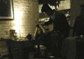 Bức ảnh 1 nhân vật máu mặt trong showbiz bị đánh giữa quán cafe gây xôn xao, lý do đằng sau khiến netizen tranh cãi kịch liệt