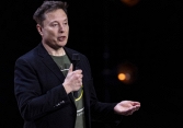 Elon Musk bị tố từng sống 'chui' ở Mỹ 