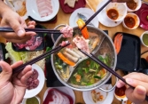 Một người bất cẩn, cả nhà có thể đối mặt với nguy cơ ung thư vì nhiễm 1 loại vi khuẩn sau khi ăn lẩu
