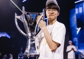 T1 lại vô địch, fan đã già nhưng Faker còn trẻ! 