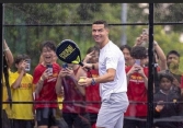 Ronaldo say mê một môn giống pickleball, mua luôn một trung tâm thể thao để tập cho dễ