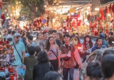 Không khí Giáng sinh tràn ngập phố Hàng Mã