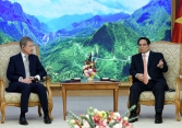 Thủ tướng Phạm Minh Chính tiếp doanh nhân Nicolas Berggruen và Giáo sư Nguyễn Thị Liên Hằng
