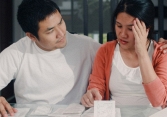 Đưa vợ 15 triệu tiêu Tết, vợ cầm rồi thở dài nói một câu khiến tôi mừng rỡ vì đã tìm được đúng người bạn đời