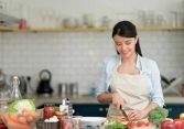 Mâm cơm đêm giao thừa do em dâu đứng bếp khiến cả nhà kinh ngạc không thốt thành lời