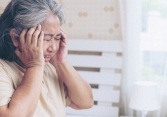 Con gái ngoan hiền bỗng tự nhốt mình trong phòng, tôi bàng hoàng khi nhận điện thoại từ người lạ: 'Sao con lại biến thành như thế?'