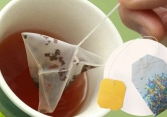 Thức uống được ưa chuộng thứ 2 trên toàn cầu này lại chứa HÀNG TỶ hạt vi nhựa, nhiều người uống mỗi ngày mà không biết