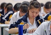 Quan điểm gây bão: 'Dừng học ở trường, các con lại phải ra trung tâm. Vậy thì thay đổi gì, thay đổi ở chỗ bố mẹ tốn kém hơn chăng?'